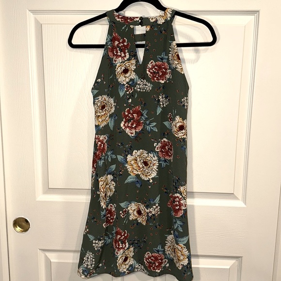 Green flower cutout dress - Picture 2 of 5